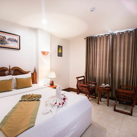 Relax Hotel Phnom Penh Exterior photo