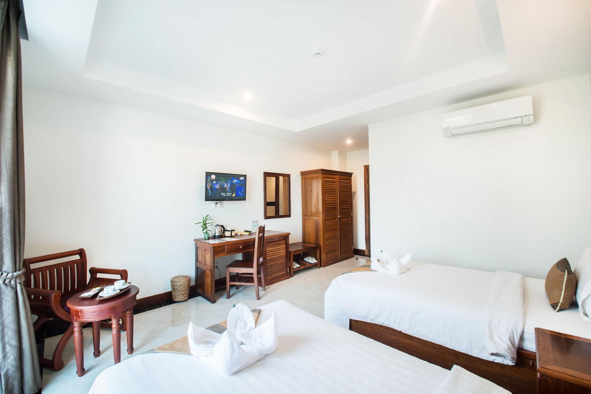 Relax Hotel Phnom Penh Exterior photo