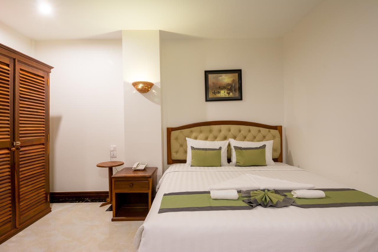 Relax Hotel Phnom Penh Exterior photo