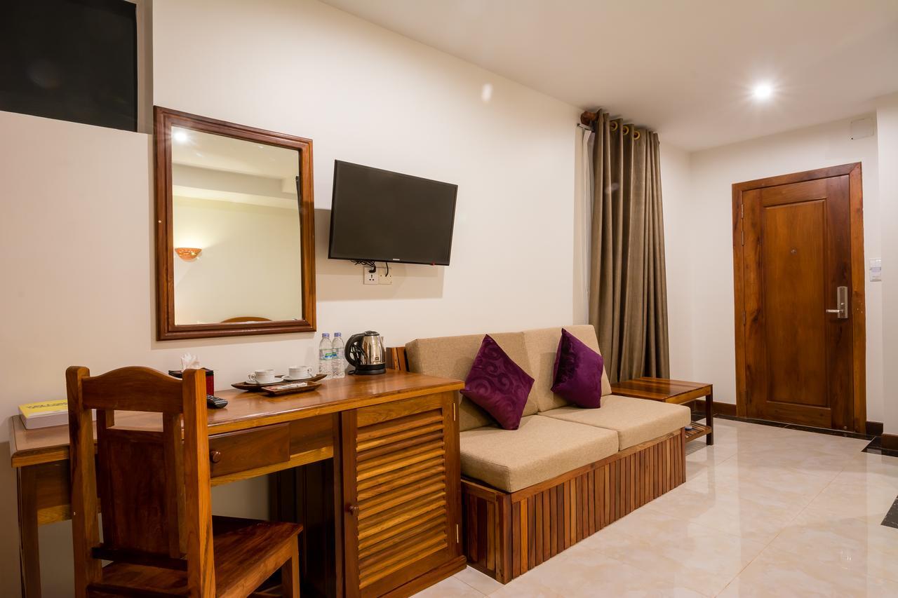 Relax Hotel Phnom Penh Exterior photo