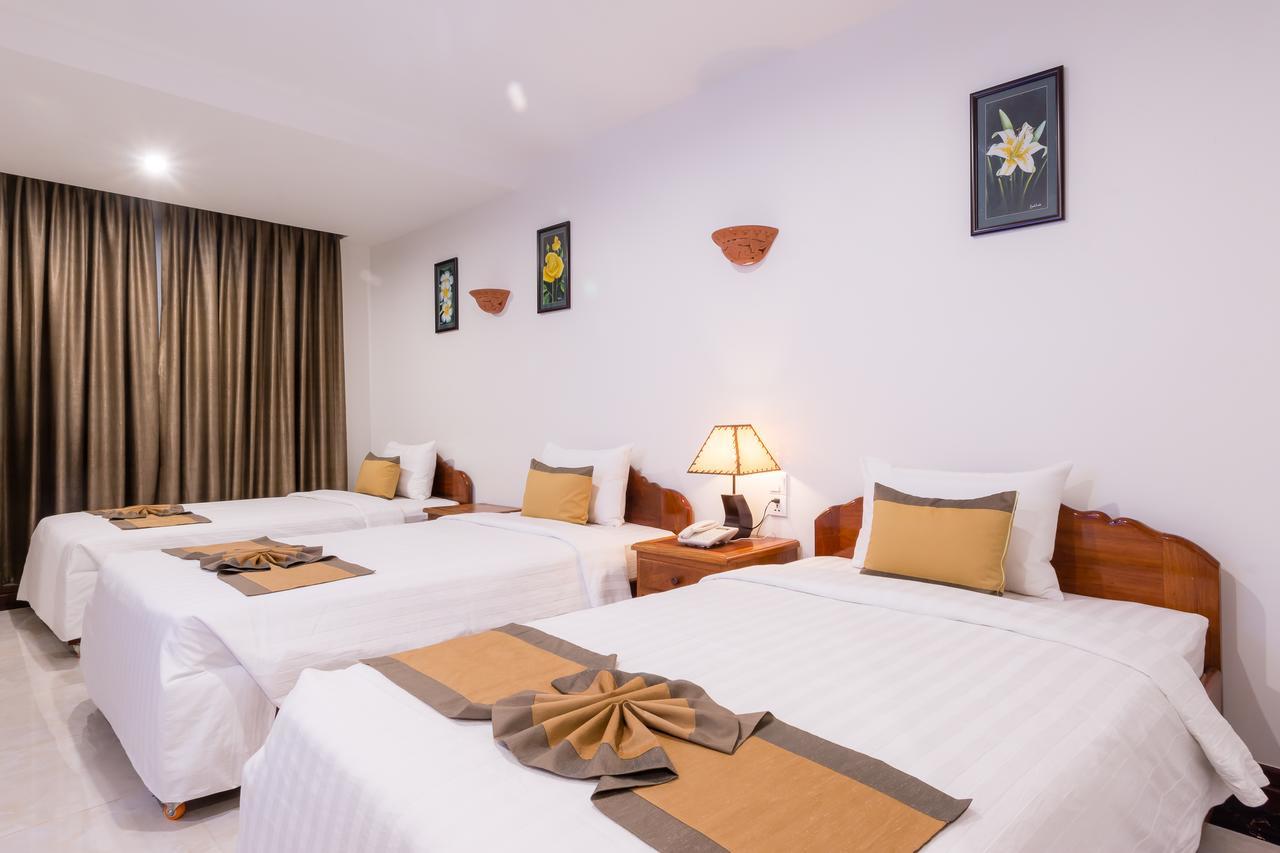 Relax Hotel Phnom Penh Exterior photo