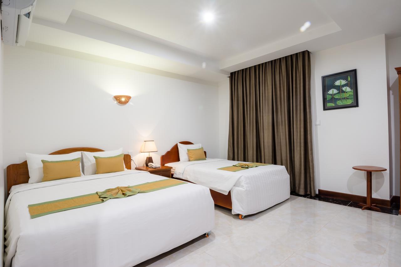 Relax Hotel Phnom Penh Exterior photo