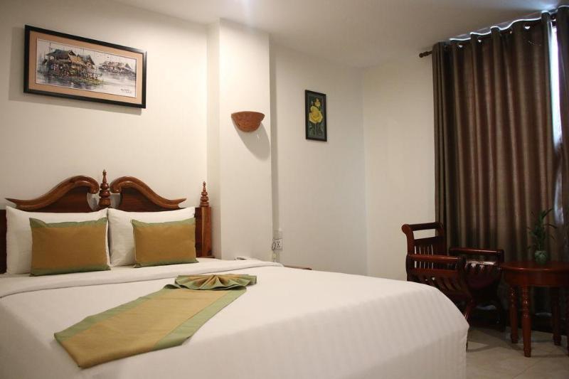 Relax Hotel Phnom Penh Exterior photo