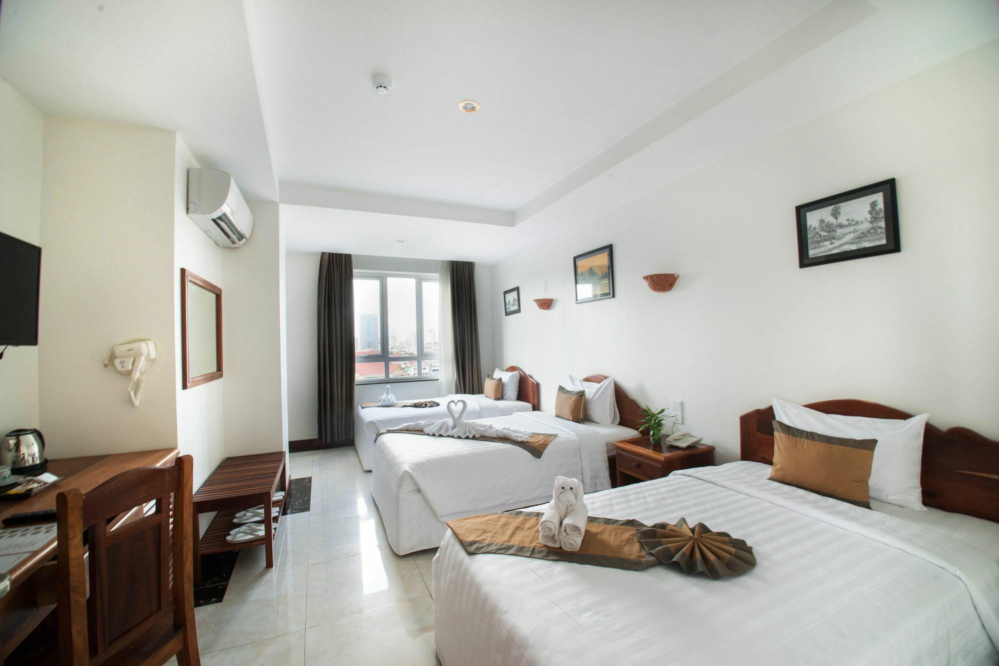 Relax Hotel Phnom Penh Exterior photo