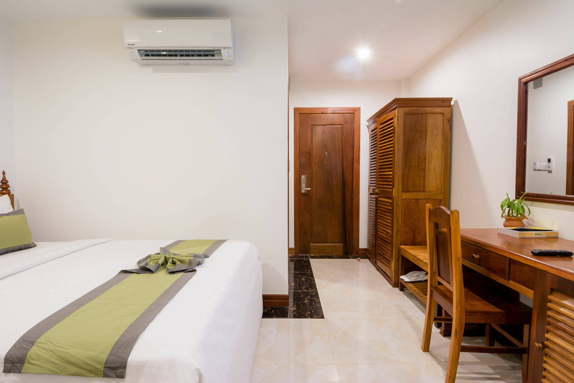 Relax Hotel Phnom Penh Exterior photo