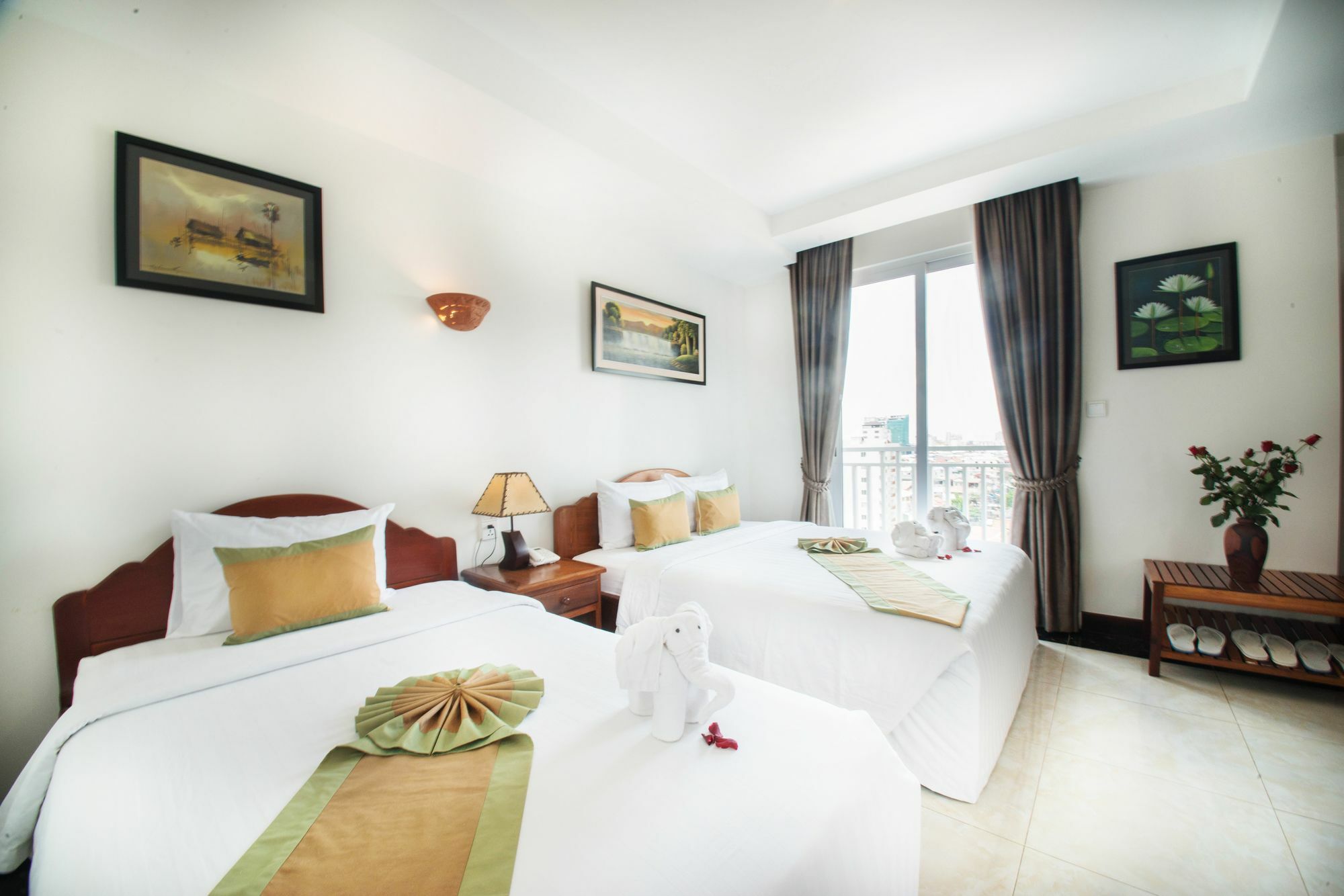 Relax Hotel Phnom Penh Exterior photo