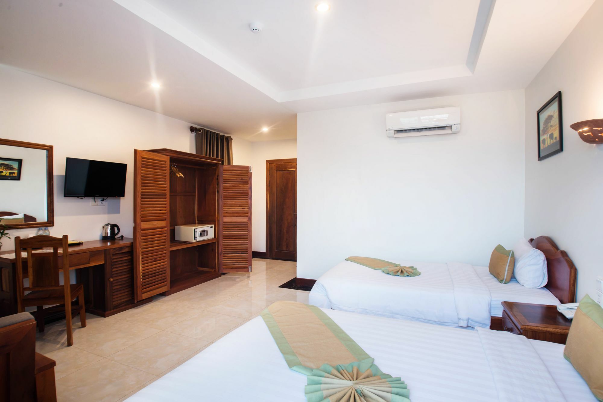 Relax Hotel Phnom Penh Exterior photo