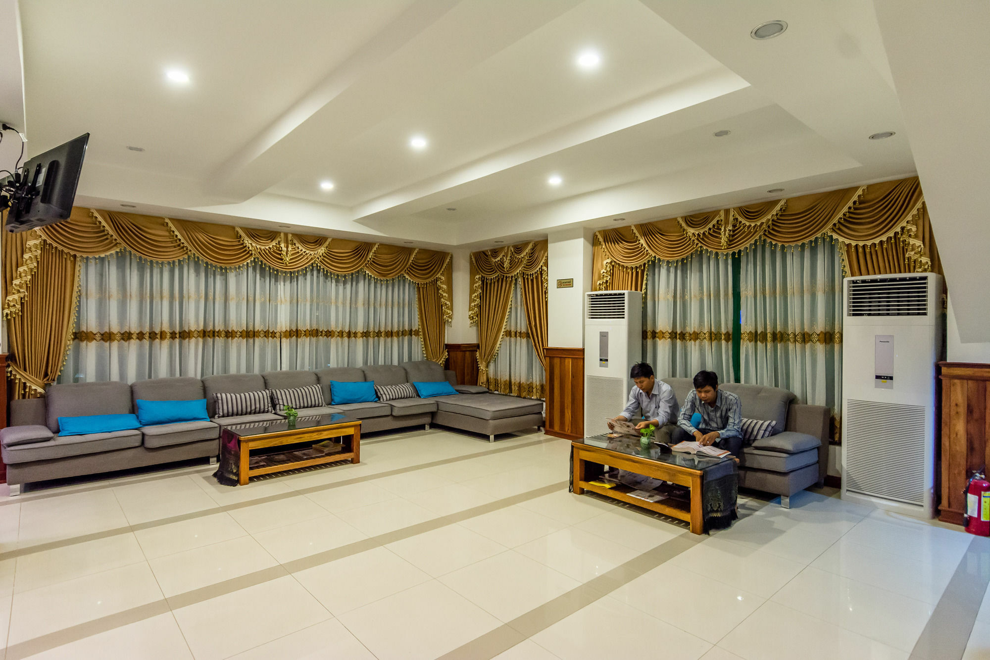 Relax Hotel Phnom Penh Exterior photo