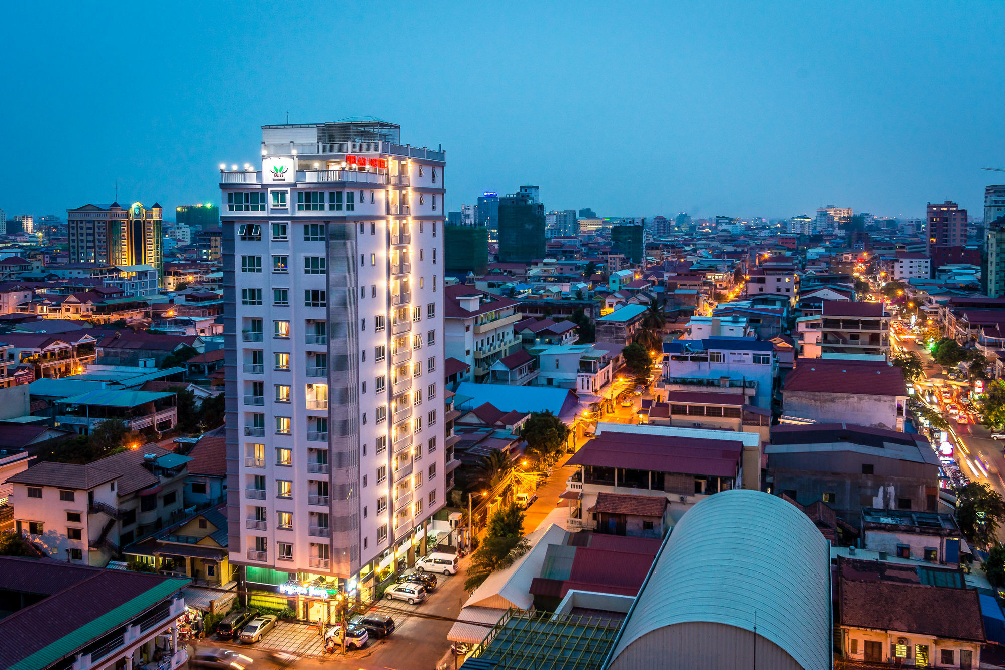 Relax Hotel Phnom Penh Exterior photo